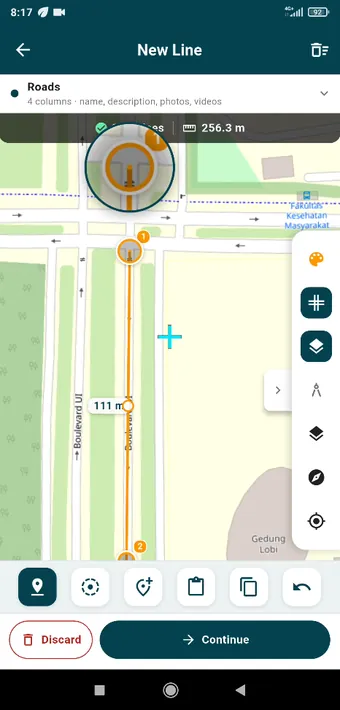 A line along Boulevard UI: three points, 256 m, with the loupe magnifying the vertex under your finger as you drag it.